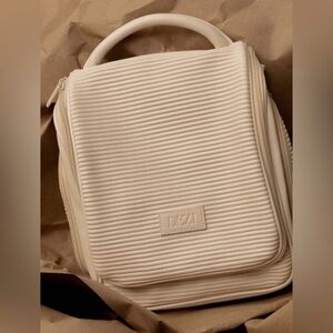 BRAND NEW DEZI Cream Textured Hanging Bag